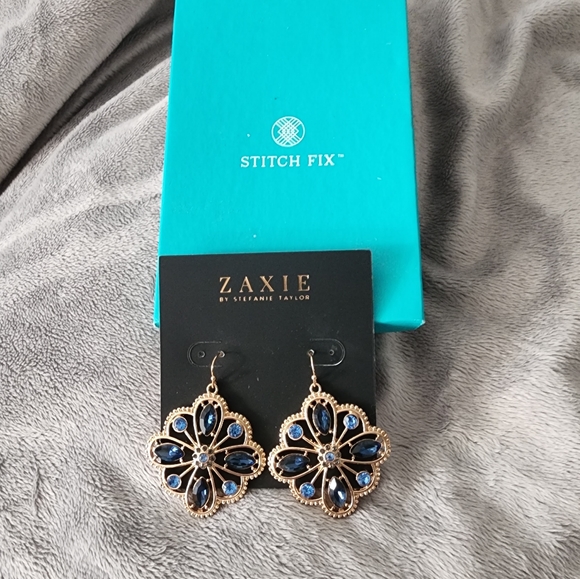 Zaxie Earrings - Picture 4 of 8